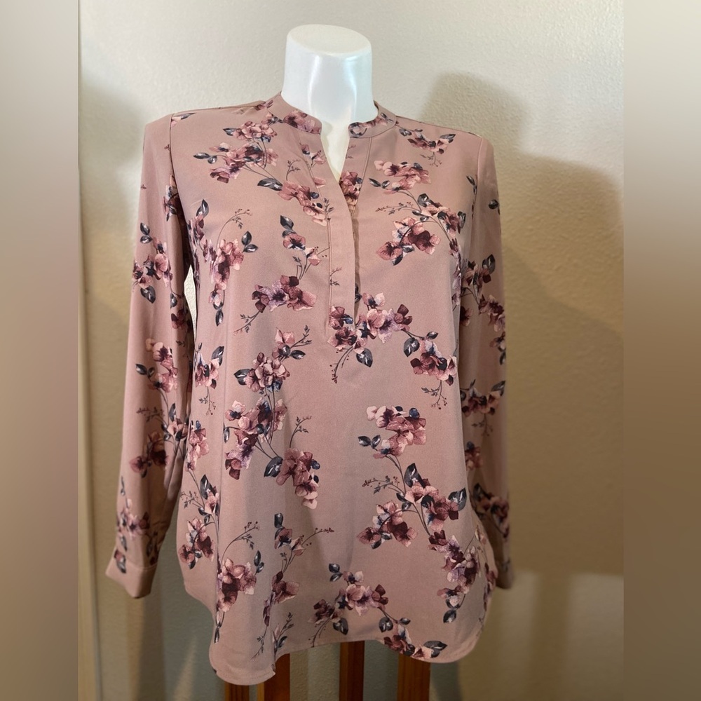 Hilary Radley~Pretty Pastel~Crepe~Tunic Blouse~Button Cuffs & Closure~Size M/M